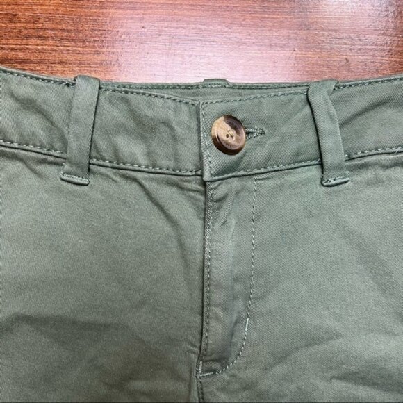 American Eagle Midi Shorts Womens Size 2 Green Super Stretch AEO Twill - Picture 2 of 10